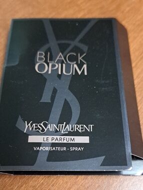 Black Opium Yves Saint Laurent